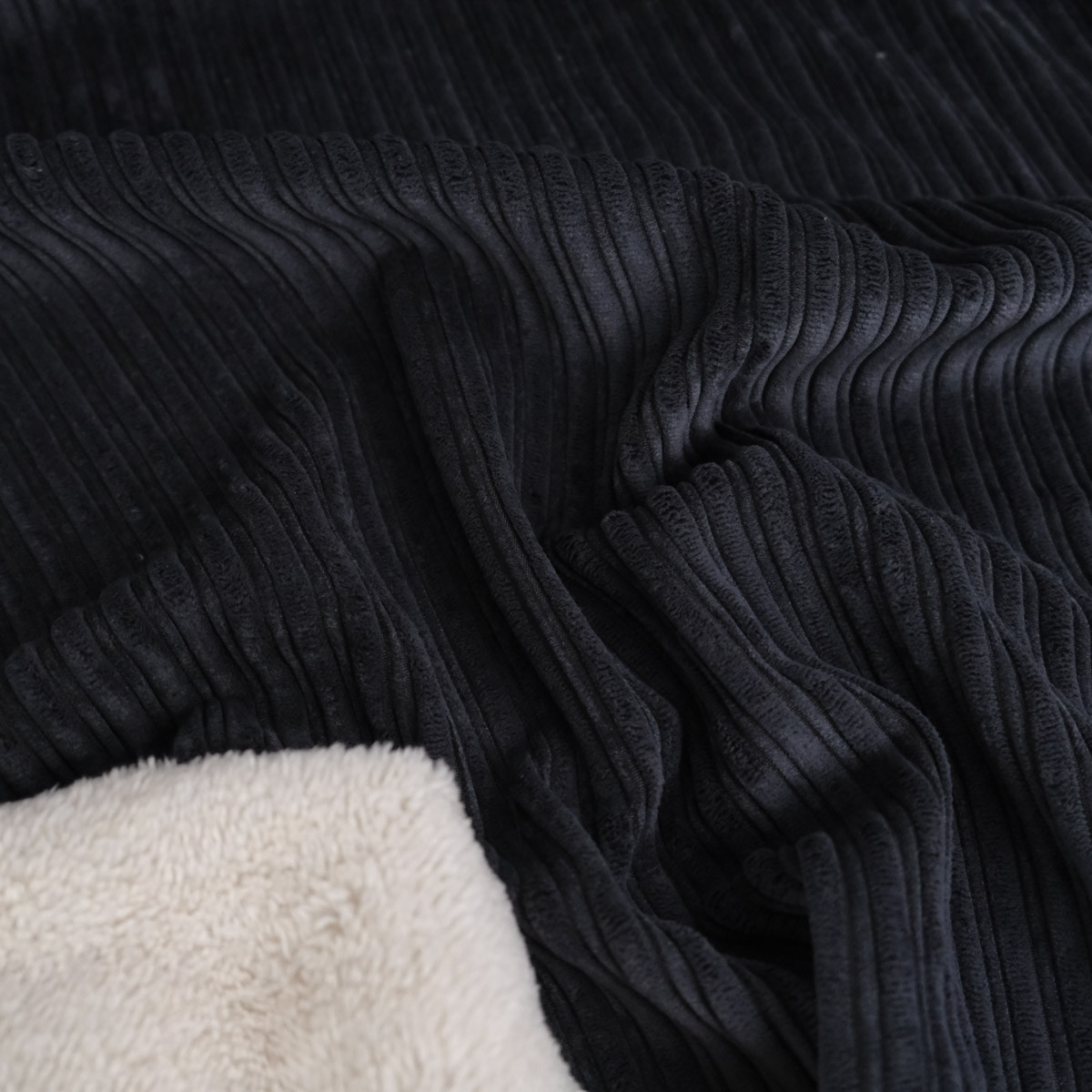Gerippter Samt mit Sherpa-Futter, Anthrazit – Maison Klem